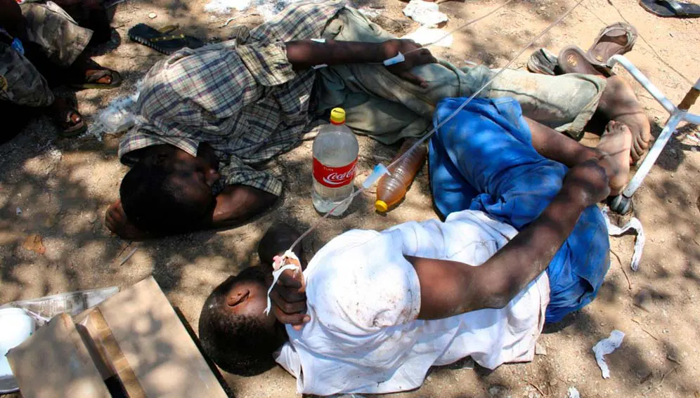 Cholera patients being treated at a Médecins Sans Frontières field facility in Zimbabwe. New analysis indicates that Southern and Eastern Africa are facing the deadliest cholera outbreak in a decade. Copyright: Sokwanele (CC BY-NC-SA 2.0)